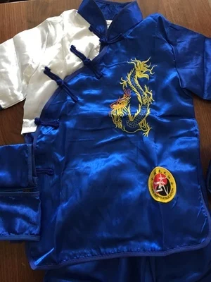 Детская Китайская традиционная форма для кунгфу Hanfu год тхэквондо ушу Тан костюм атласные рождественские платья, для маленьких мальчиков и девочек одежда для тайчи