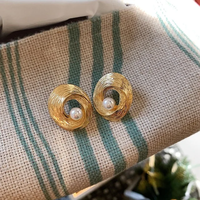 Korean Style Small Elegant Simulated Pearl Round Ear Clips No Hole Simple Geometric Baroque Pearls Clip on Earrings No Piercing 