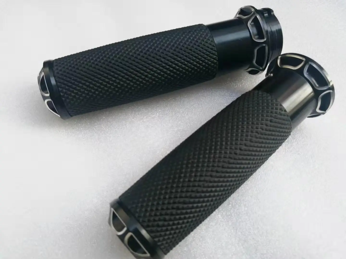 Мотоциклетные ручки Черный ЧПУ " 25 мм руль ручки для Harley Sportster Touring Dyna Softail на заказ