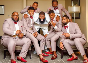 

Groomsman Suits 2020 Shawl Lapel One Button Back Vent Slim Fit Goorm Men Suits Wedding Tuxedos Two pieces (Jacket+Pant+Bow)