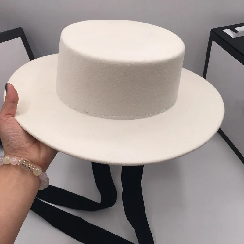 Skup Płasko zakończony szeroki okap biały wełniany materiał modny temperament bogini styl z długą wstążką w stylu euroamerykańskim pokaż kapelusz kapelusz