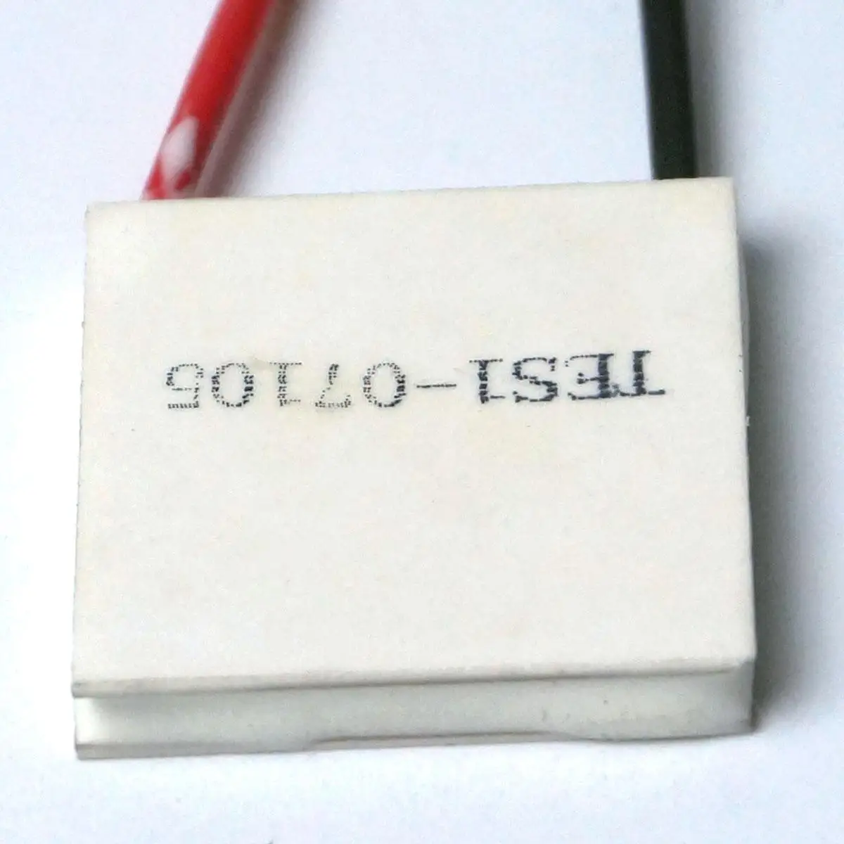 TES1-07105 Heatsink Thermoelectric Cooler Peltier Cooling Plate 23x23mm 8.4V 5A Refrigeration Module