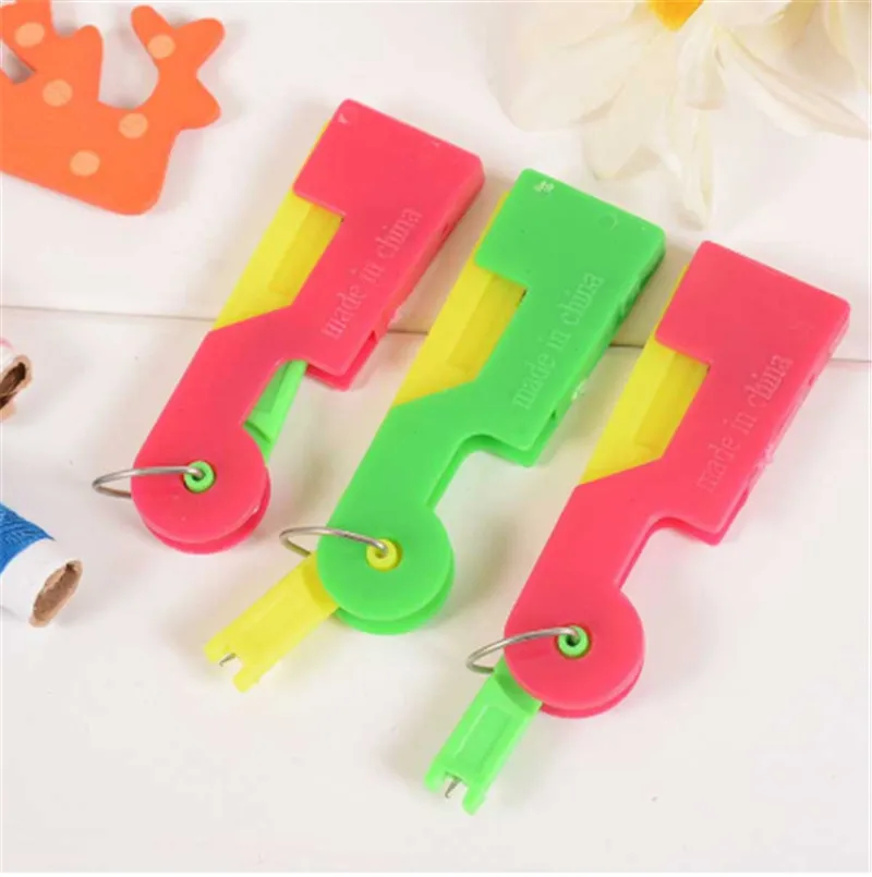 Sewing Tool Assorted Color Plastic Needle Threader 2 Pcs