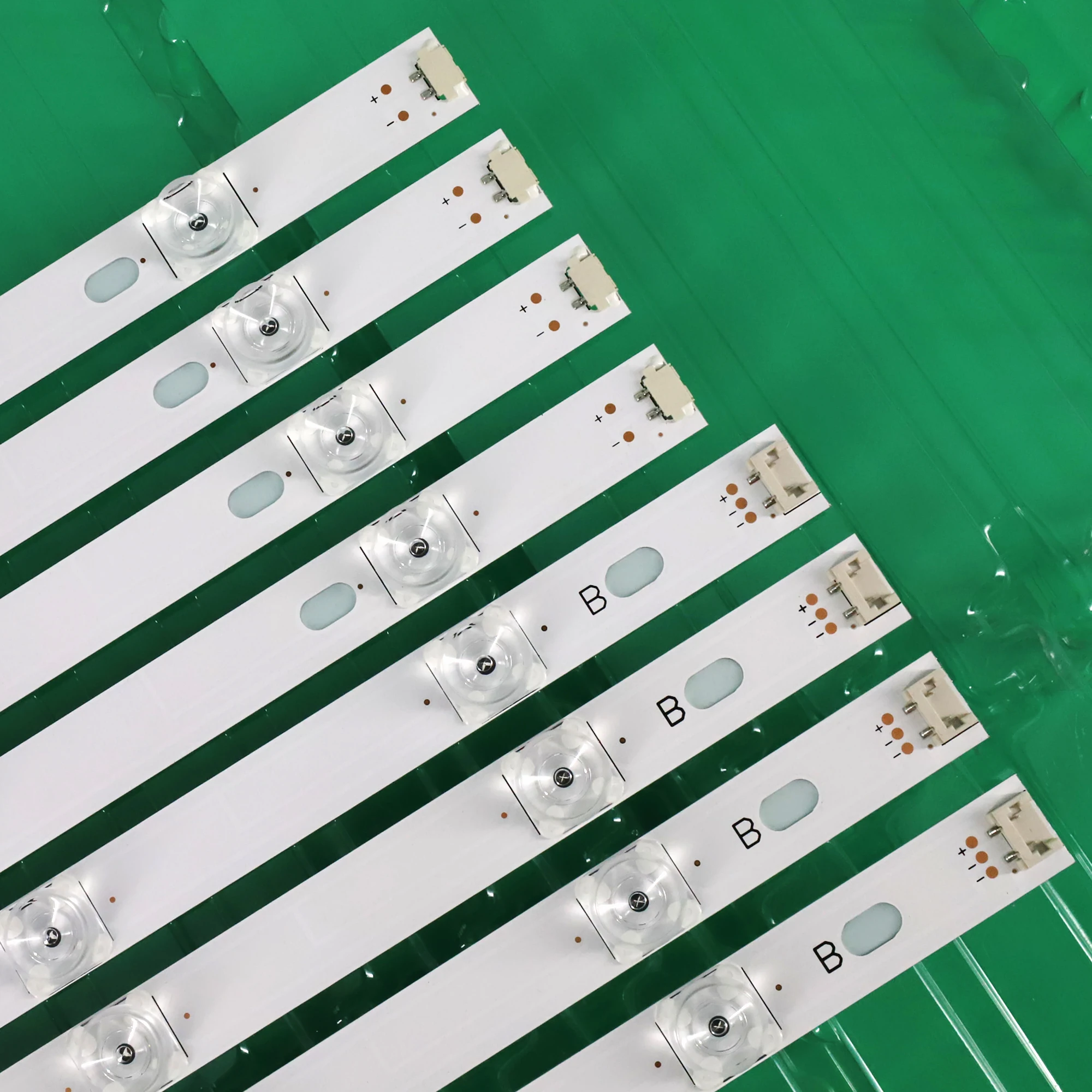 8 PCS(4*A,4*B)825mm LED strip 8 leds For LG INNOTEK DRT 3.0 42"_A/B TYPE 42LB5610 42LB5510 42LY320C 42GB6310 TV LCD