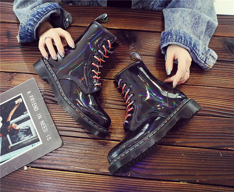 Для мужчин и Женские ботинки Мартин радужной расцветки из натуральной кожи; ботинки в британском стиле зеркало постепенное сапожки с лазерными Ботильоны размер 34-48