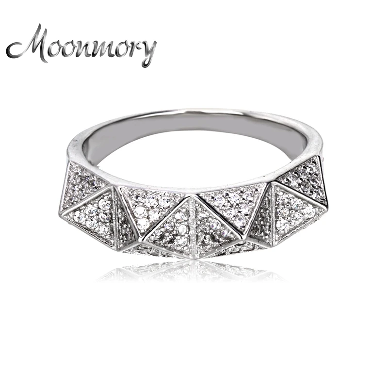 

Женское кольцо из серебра 925 пробы с фианитом