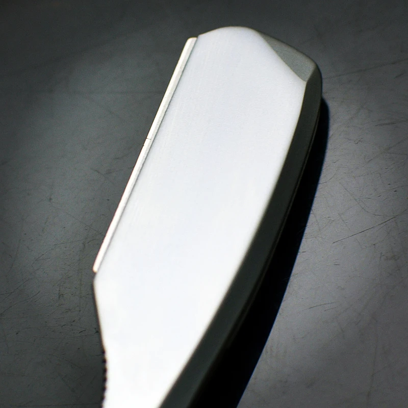 Дешево 1 X цветная пластиковая ручка с прямым краем бритвы Парикмахерская складной цинковый сплав инструмент для бритья волос с 10 лезвиями