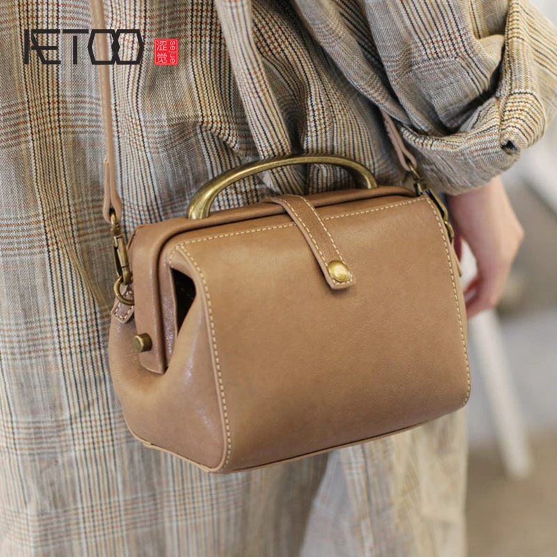 

AETOO Crossbody bag, retro female hand-held shoulder sheepskin bag, college Korean Doctor mouth Gold Bag
