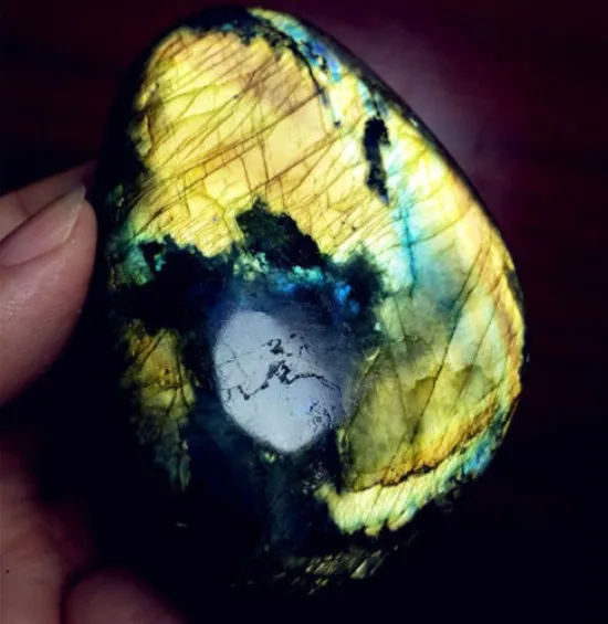 YM 316 Natural Crystal Labradorite Rock Polishing Rough Stone Sample
