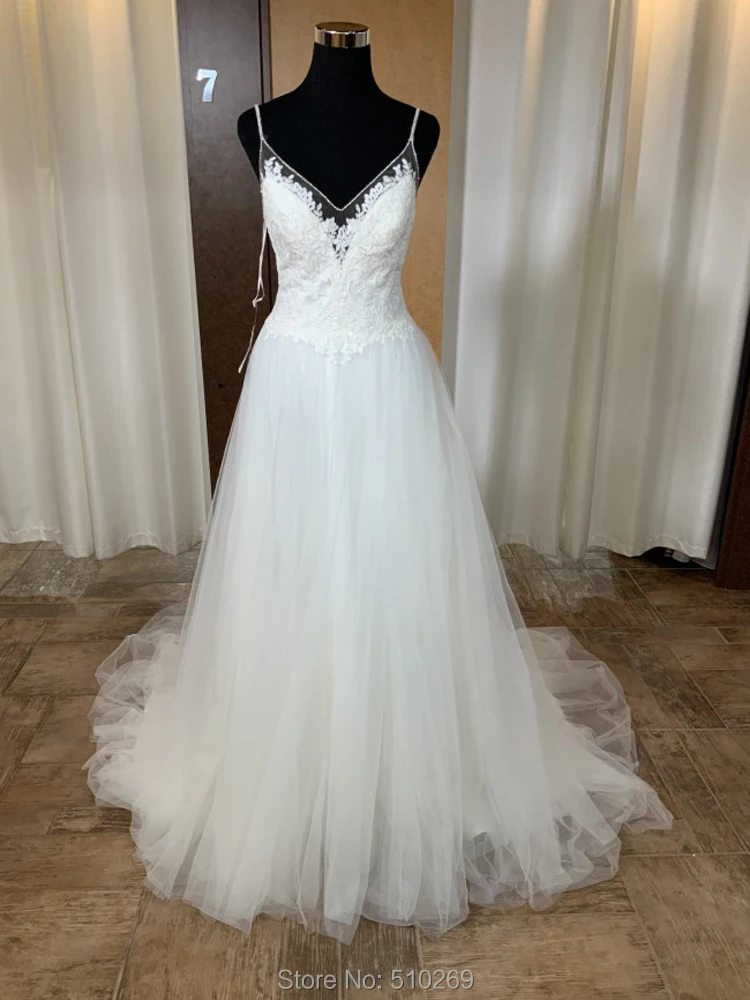 

Lovely Tulle A Line Lace Appliques V Back Spaghetti Straps Custom Made Bridal Gown Wedding Dress Robe De Mariage