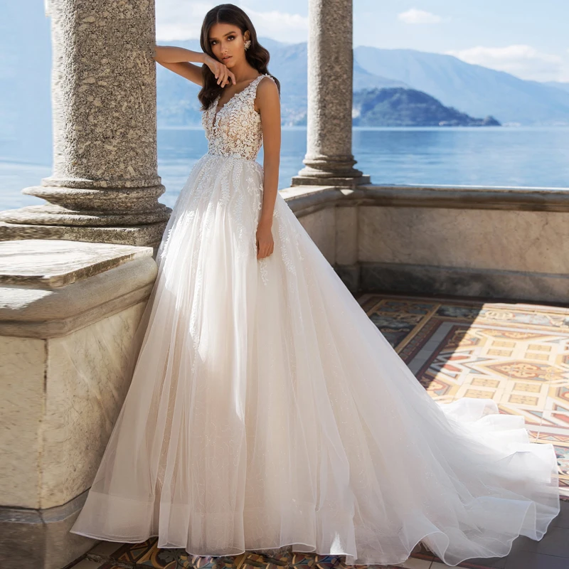 

Eightree Vintage A-Line Wedding Dresses 2021 Appliques Flowers V-Neck Backless Princess Bride Gown Sleeveless Lace Wedding Gowns