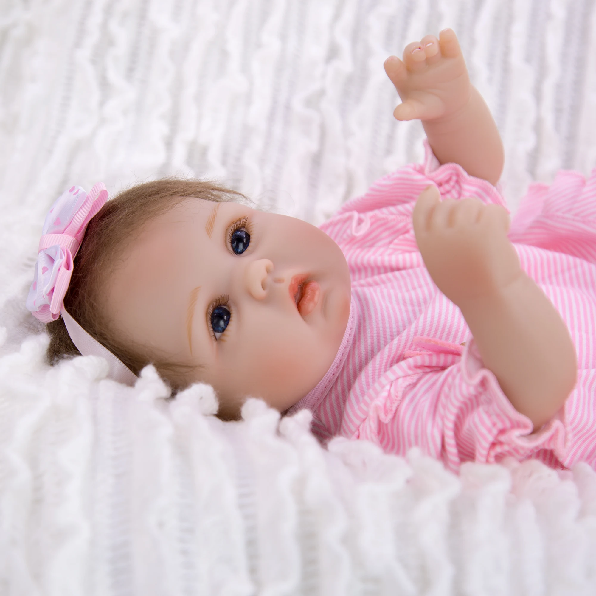 KEIUMI мягкая силиконовая кукла Reborn Baby Girl 17 дюймов Кукла Reborn Dressup DIY игрушки для детей развивающий подарок с 2 одеждой