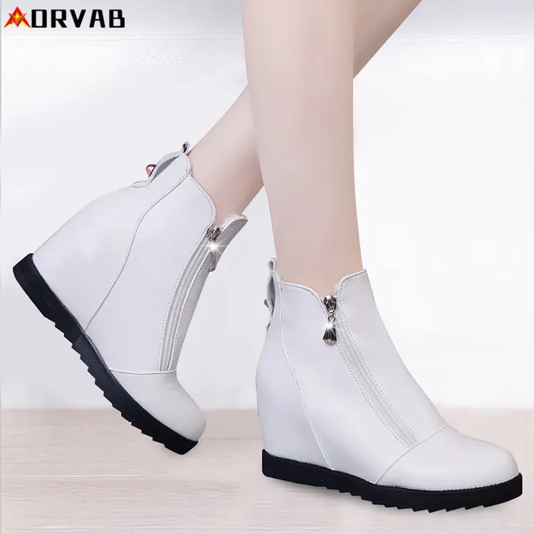 Зимние сапоги; женская меховая теплая обувь из плюша; женские ботинки из искусственной кожи черного и белого цвета; модные зимние ботинки на молнии с круглым носком; женские ботинки на танкетке