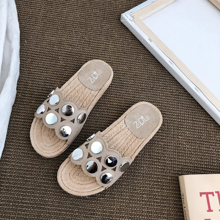 

2019 New Style Rivet Flat Sandals Anti-slip Hollow out Casual Sandals Single-strap Slipper