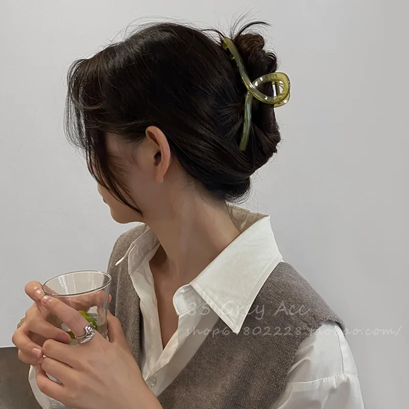 Vintage Cross Hair Clip Large Barrette Crab Hair Claws Bath Clip Ponytail Clip for Women Girls Claw Clip Hair Accessories Vintage Cross Hair Clip Large Barrette Crab Hair Claws Bath Clip Ponytail Clip for Women Girls Claw Clip Hair Accessories