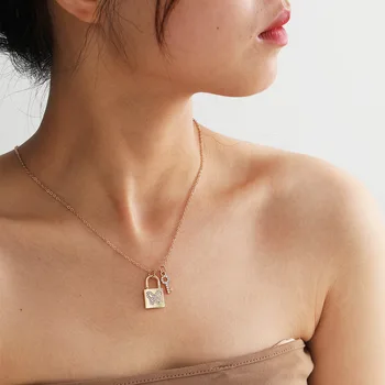 

Fashion Lock Key Pendant Choker Necklace Gold Color Padlock Rhinestone Butterfly Chain Necklace Collier Women Jewelry Gift