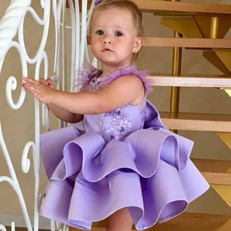 81Lavender Flower Girl Dress with Bow Sheer Back Beading Knee-Length Satin Cute Kids Birthday Party Gowns Custom Made Ruffles