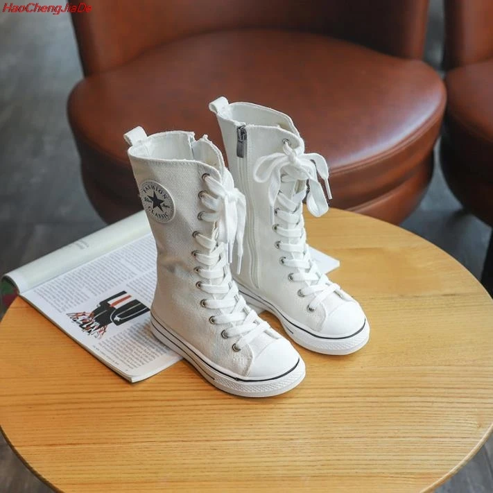 Baratos Zapatillas de moda de alta calidad para niños zapatos de lona de tela blanca y negra suave para niños y niñas botas Martin 2 colores