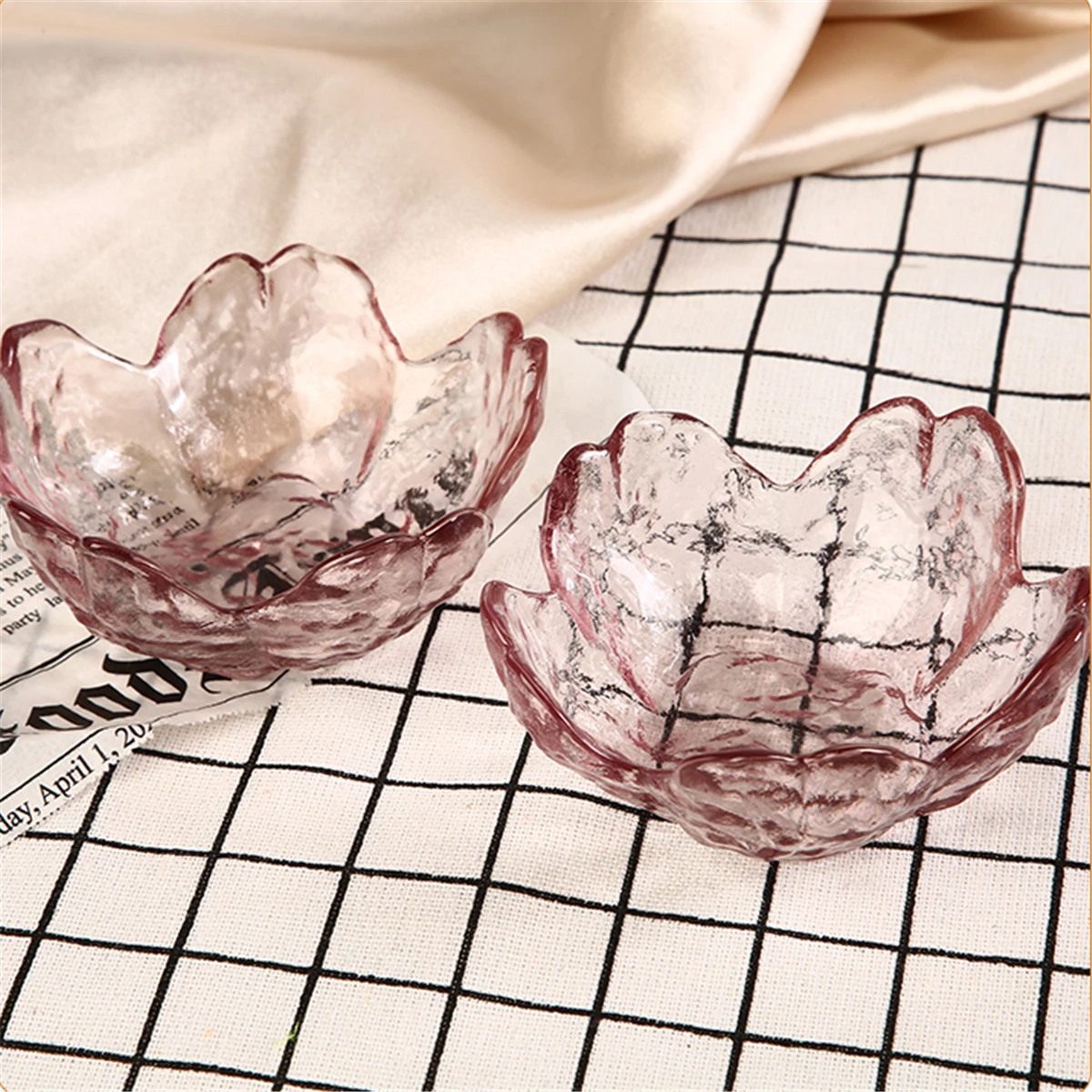 Cherry Sauce Dish Glass Small Plate Japanese-style Hammer Head Pattern Cherry Blossom Glass Sauce Dish Small Vinegar sauce dishes