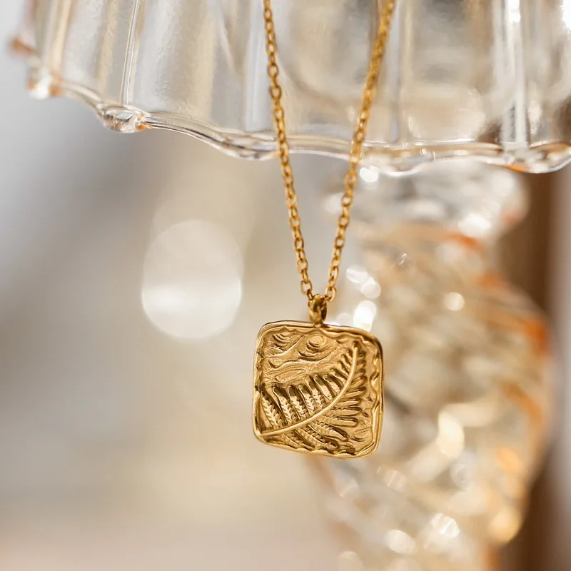 YUN RUO 18k Gold Leaf Totem Square Pendant Chic 316l Stainless Steel Jewelry for Woman Neckalce Factory Price Never Fade  Украшения | Отзывы и видеообзор