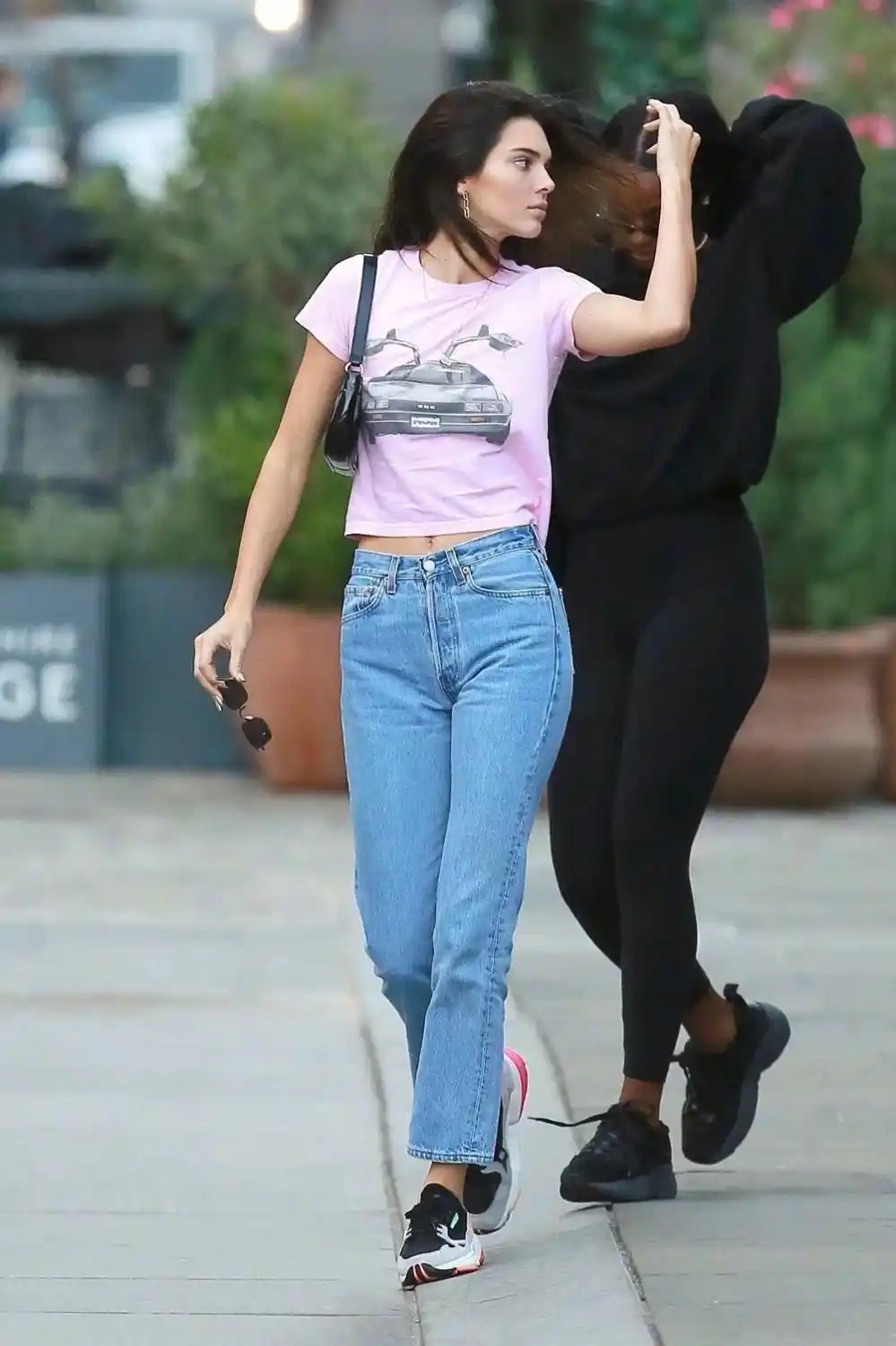 kendall and kylie boyfriend jeans
