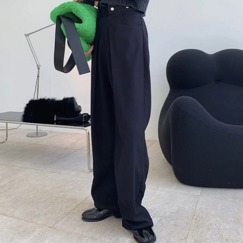 Рисунок 4 - Офисные осенние женские брюки с широкими штанинами