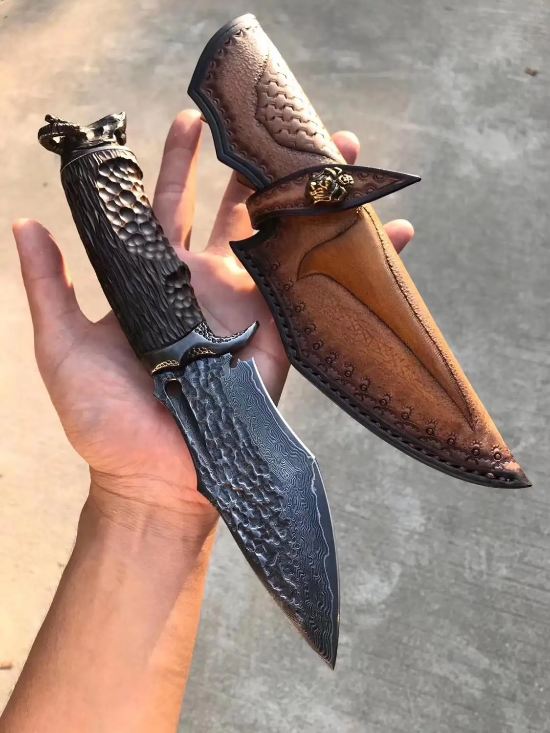 

Damascus steel VG10 steel goat head handleStraight Knife Hunting Knife Outdoor Camping Self-defense Tools