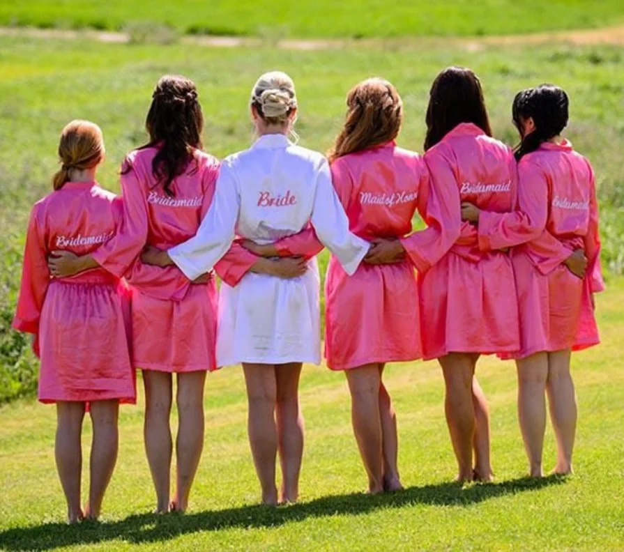 Венки на девичник. Фотосессия девичник в радужном цвете. Девичник в цвете. Девичник фотосессия. Девичник фотосессия.