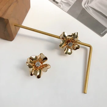 

S925 needle Fashion Jewelry Earrings Shiny Golden Plating Metal Flower With Clear Crystal Stud Earrings Women Jewelry Gifts