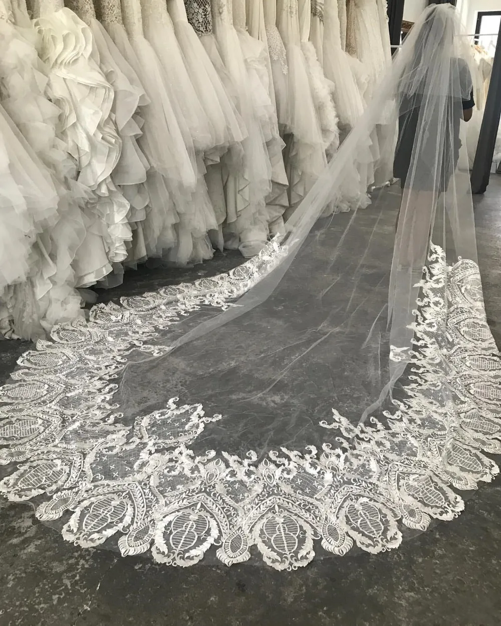 best-selling-chapel-length-bridal-veils-with-appliques-in-stock-long-wedding-veils-2019-vestido-de-noiva-longo-wedding-veil-v142