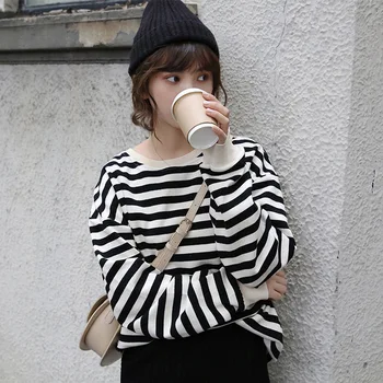

Korean version loose lazy wind round collar striped guard woman 2019 autumn and winter new long sleeve cover head striped