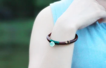 

Natural handmade chicken blood rattan bracelet female