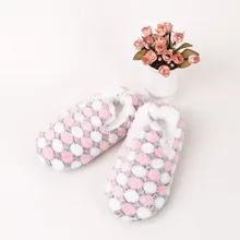 Helisopus новые теплые носки с защитой от скольжения носки-тапочки для Для женщин мягкие теплые Шлепанцы из хлопчатобумажной ткани в горошек Термальность зимние носки, подарок на Рождество