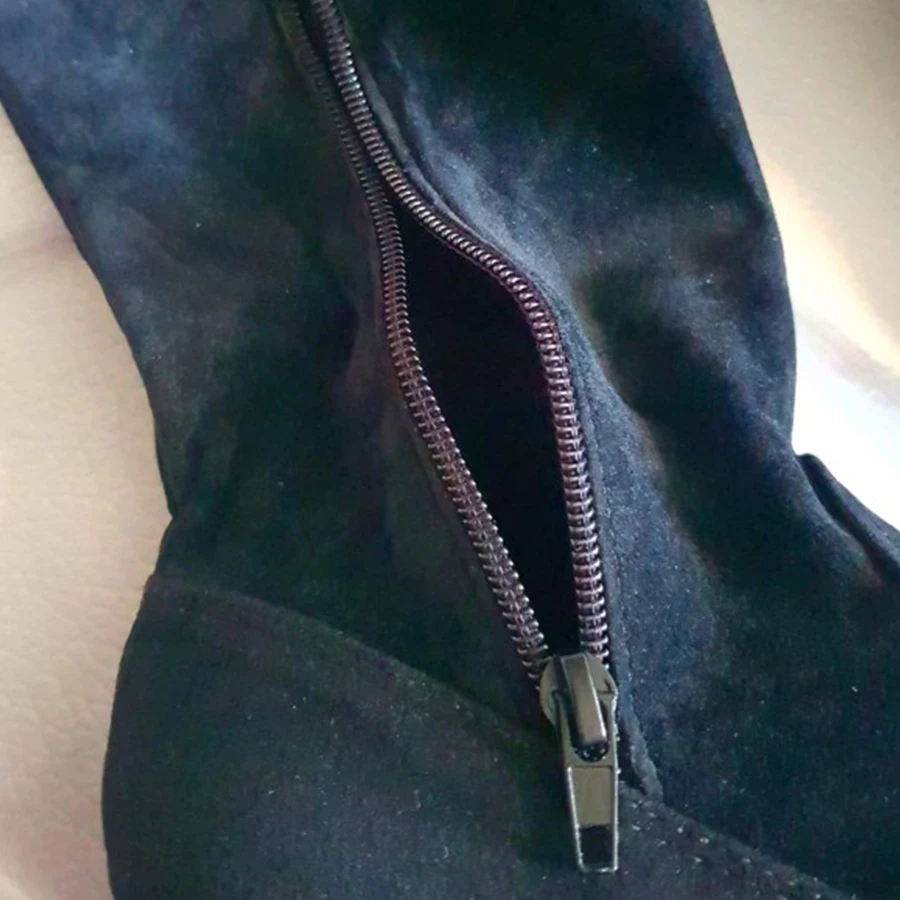 VTOTA/женские ботинки ботфорты черного цвета пикантные женские осенние сапоги до бедра сапоги с острым носком и боковой молнией; Botas Mujer; размер 43