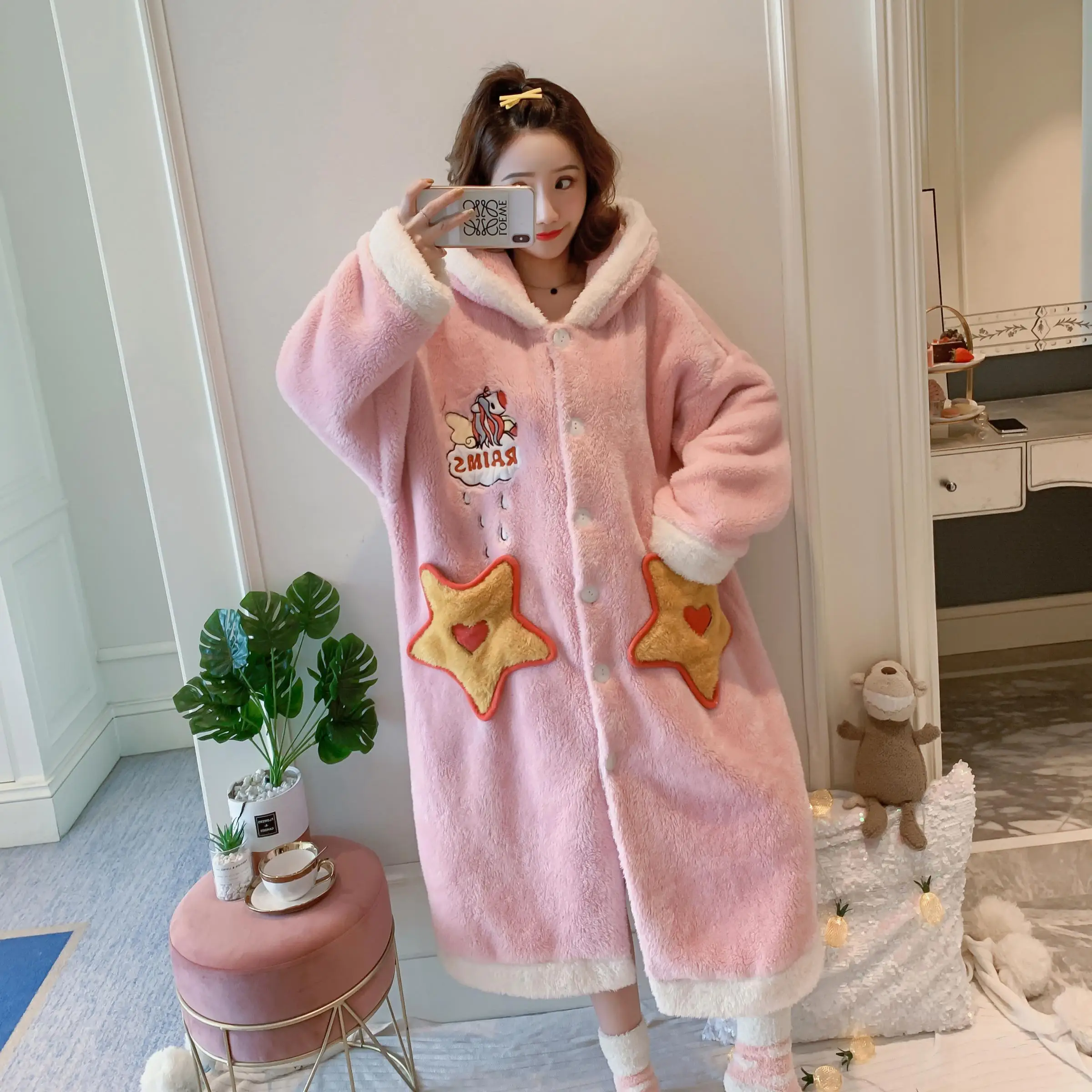 Winter Cute Warm Bathrobes Women Pink Hooded Long Bath Robe Ladies Dressing Soft Gown Kawaii Stars Pockets Robes Female