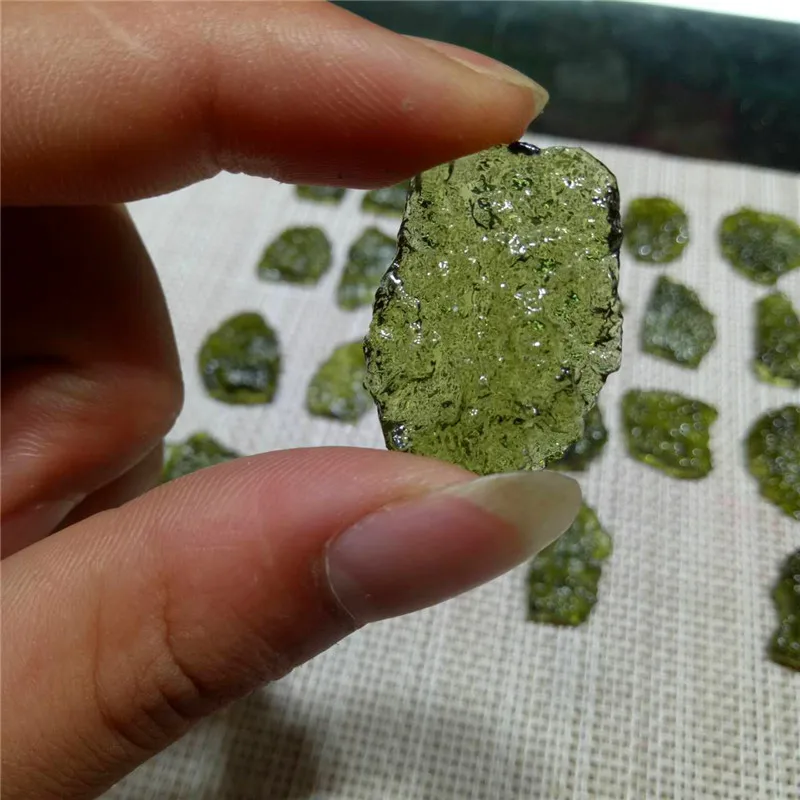 

Hot Sale A++ Natural Moldavite green aerolites crystal stone pendant energy apotropaic 4g-6g/ lot+ free rope Unique Necklace