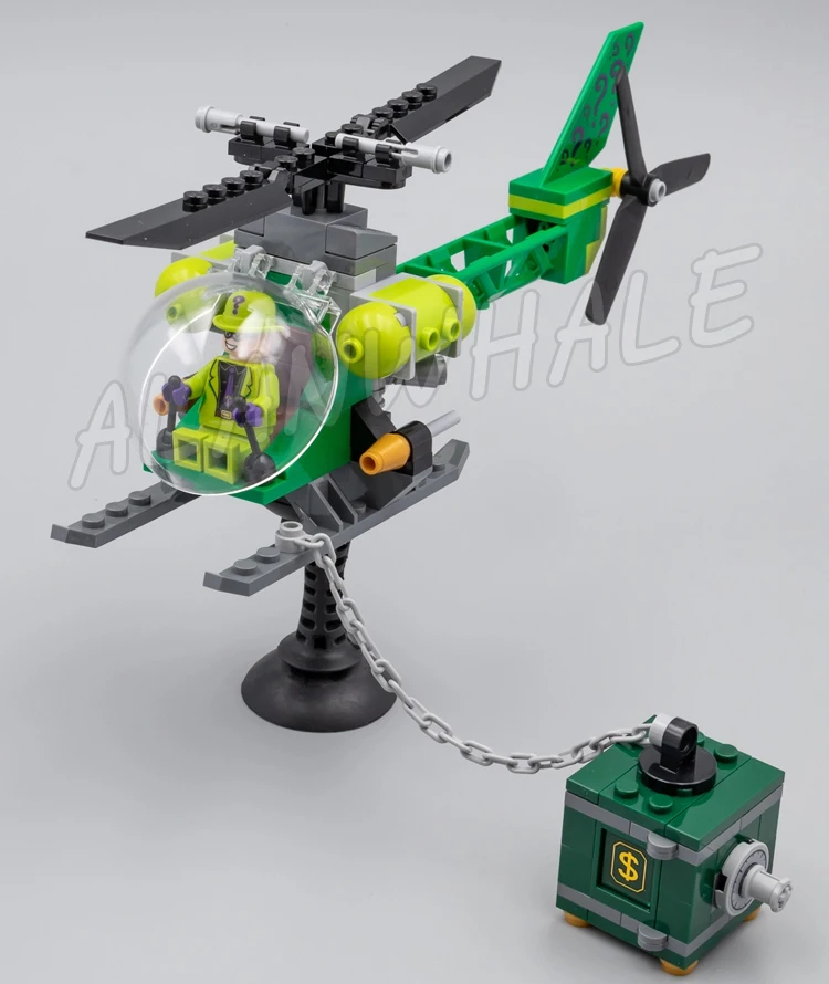  513pcs Super heroes Batwing and The Riddler Heist Police Helicopter 11352 Model Building Blocks Gif