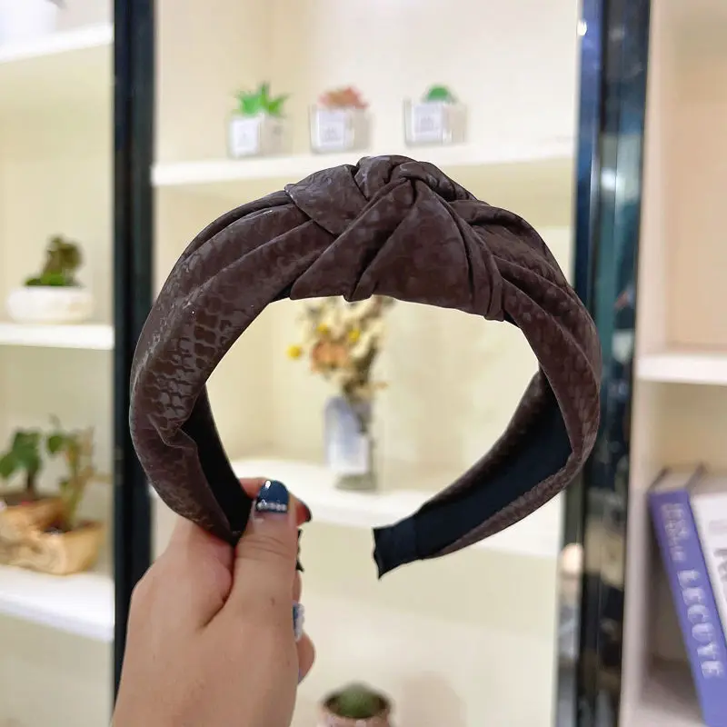 New Style Simple Snake Print Fabric Ladies Headband Korean Wide-brimmed Black Red Beige Middle Knotted Fashion Headband wide headbands for women