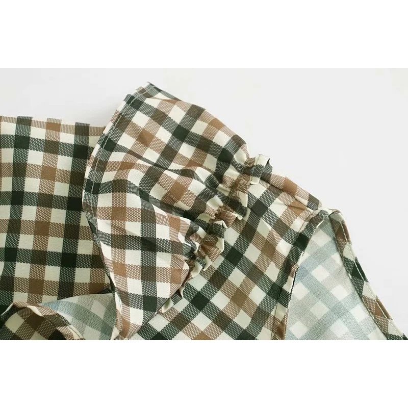 Женское платье с оборками клетчатое мини длинным рукавом и круглым вырезом