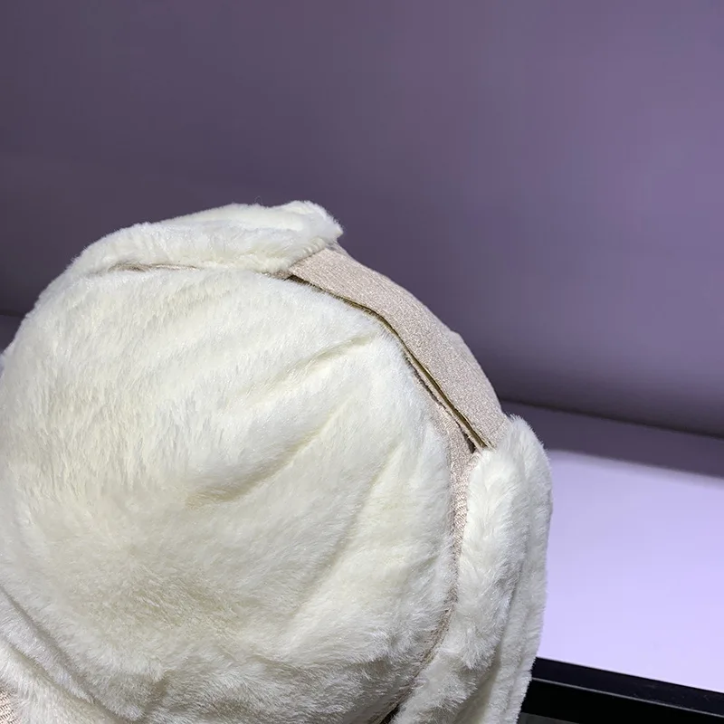 Корейские женские белые бархатные Козырьки Шляпы, одноцветные шапки с ушками, осенне-зимние теплые шапки-бомберы, модные повседневные ветрозащитные шляпы