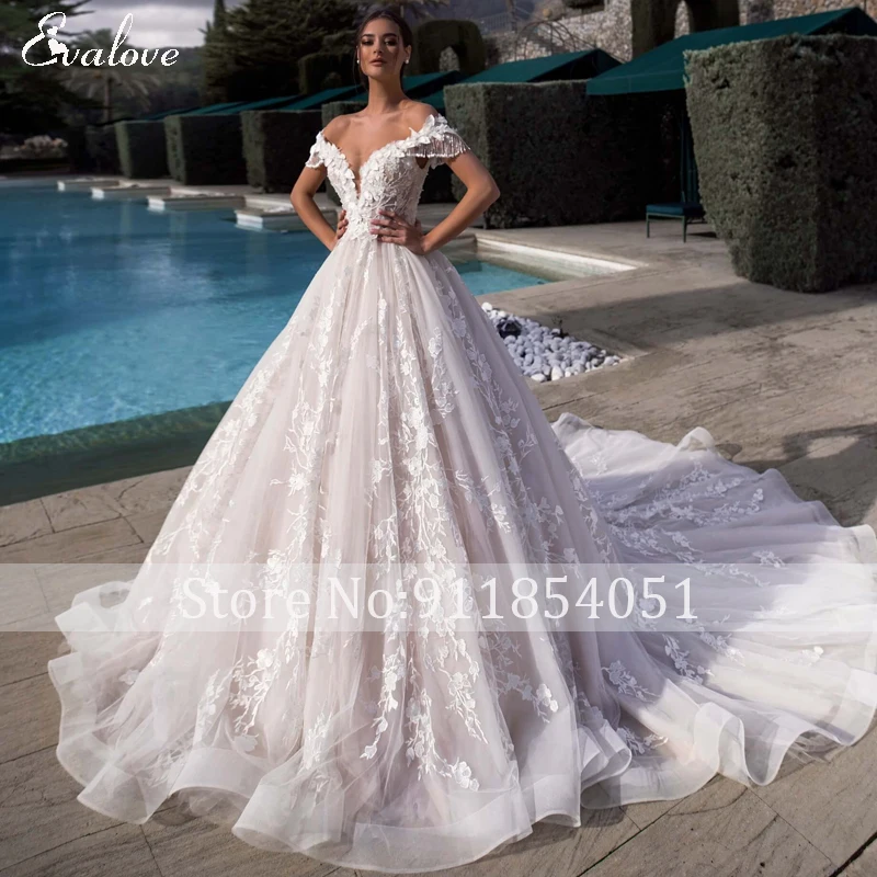 EVALOVE New Romantic Sweetheart Neck Lace Up Ball Gown Wedding Dress Gorgeous Appliques Beading Customized Princess Bridal Gown plus size wedding dresses