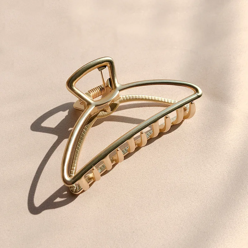 

Classic Triangle Metal Hair Clip For Women Fashion Brand Vintage Geometric Hair Claws Trendy Hair Accessories Head Wear