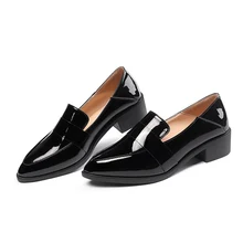 Новая обувь женские туфли-оксфорды без шнуровки; большие размеры; женская обувь на плоской подошве; туфли на платформе с острым носком; однотонные черные кожаные туфли