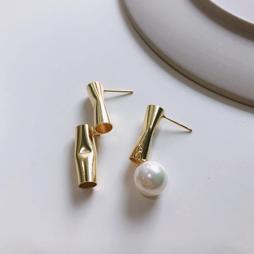 

Real 925 Sterling Silver Asymmetry Earring Gold Irregular Tube Design White Shell Pearl Studs Earrings OL Style Party Jewelry