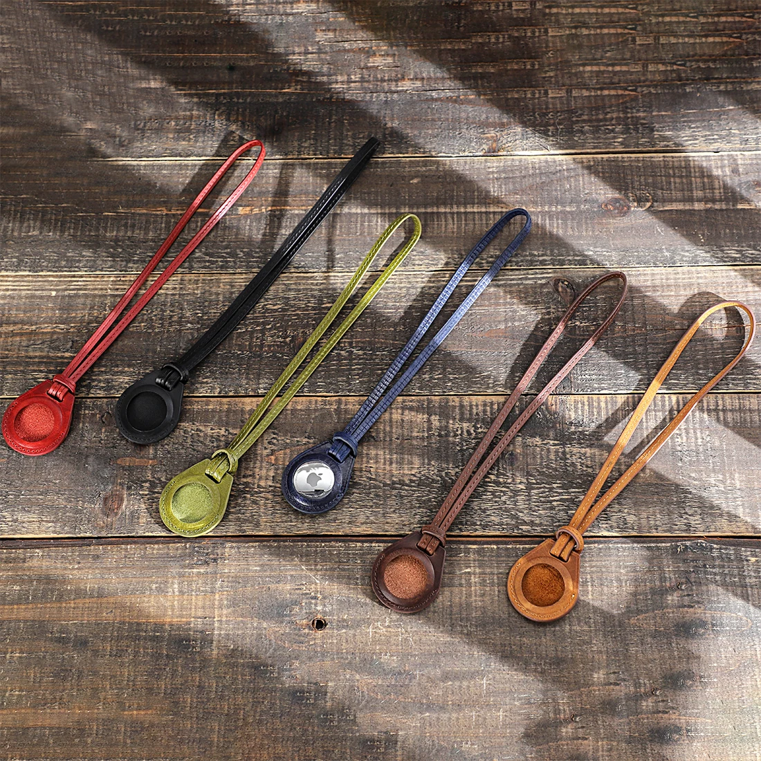 

Anti Lost Device AirTag Genuine Leather Shell Airtag Genuine Leather Case for Apple Airtags with Keychain Hold Protective Cover