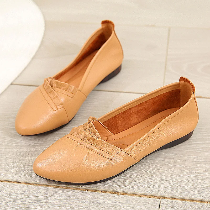 

2019 New Style Genuine Leather Mom Shoes Soft Bottom Women's Comfortable Spring Flat Large Size WOMEN'S Shoes 41-43 Middle-aged