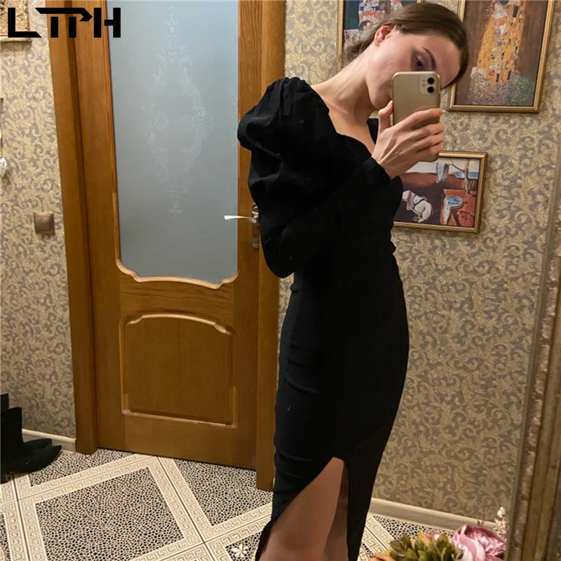 Женское платье с пышными рукавами однотонное длинное квадратным вырезом и