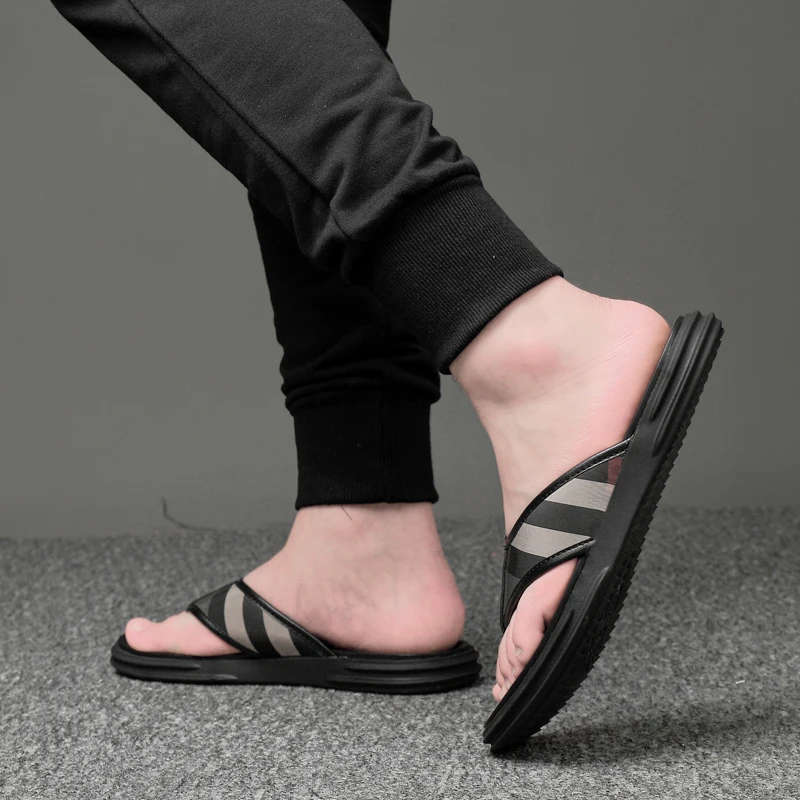 New Summer Men Leather Slippers Handmade Flip Flops Comfortable Breathable Beach Sandals Classic Casual Flats Shoes