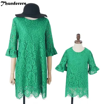 

2018 Spring Family Matching Clothes Mother Daughter Dresses Half Sleeve Green Hollow Out Lace Dress Party Dress
