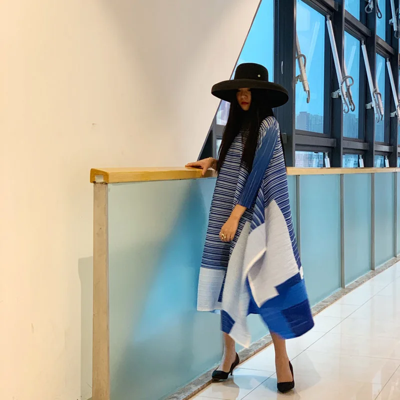 Miyake складывается Новое японское Двухслойное Полосатое вечернее платье Свободное длинное платье темперамент большой размер тонкая женская